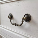 Comodino da Fattoria Comò a 5 Cassetti con Maniglie in Bronzo Anticato, per Camera da Letto, Comodino Cassettiera effetto Invecchiato