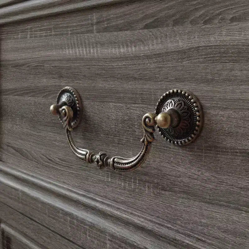 Comodino da Fattoria Comò a 5 Cassetti con Maniglie in Bronzo Anticato, per Camera da Letto, Comodino Cassettiera effetto Invecchiato