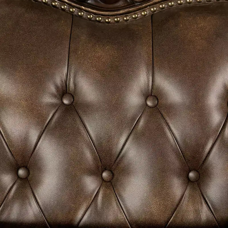 Divanetto tradizionale con borchie decorative marrone