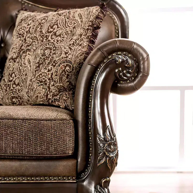Divanetto tradizionale con borchie decorative marrone