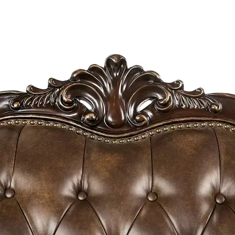 Divanetto tradizionale con borchie decorative marrone