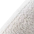 Divanetto curvo in tessuto bouclé Boho con cuscini a molle insacchettate